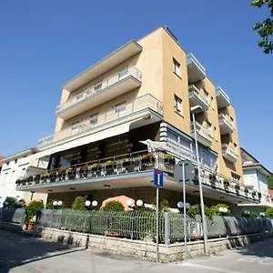hotel-luca-rimini.riccione-hotels.org/